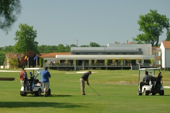 margaux golf putting image