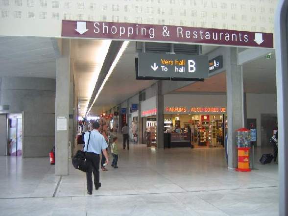 airport bordeaux shops restaurants image