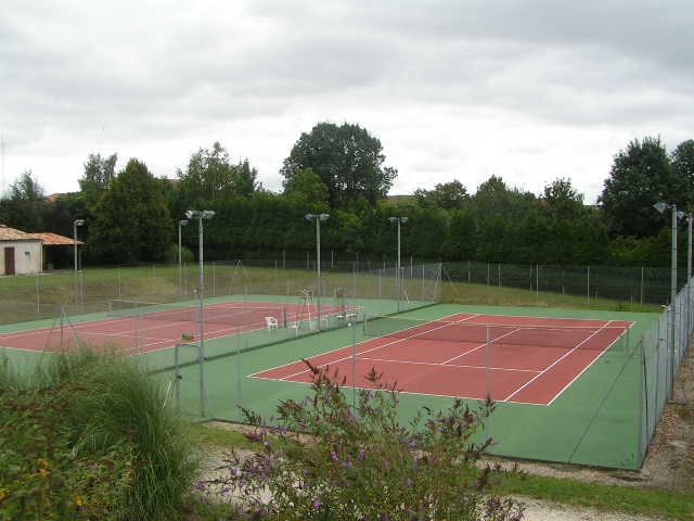 tennis courts Brossac Image
