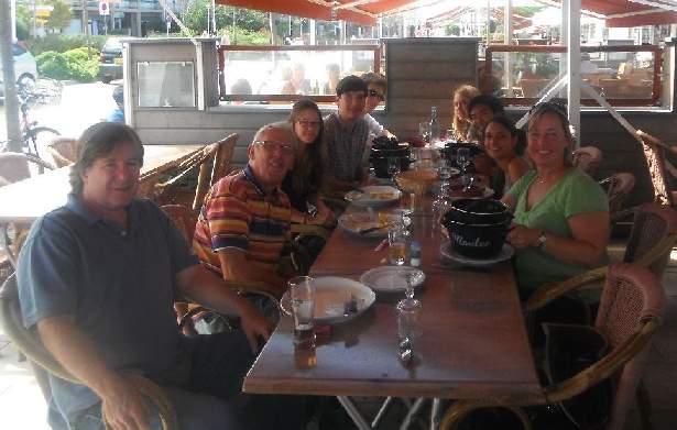 volunteers working lunch la rochelle