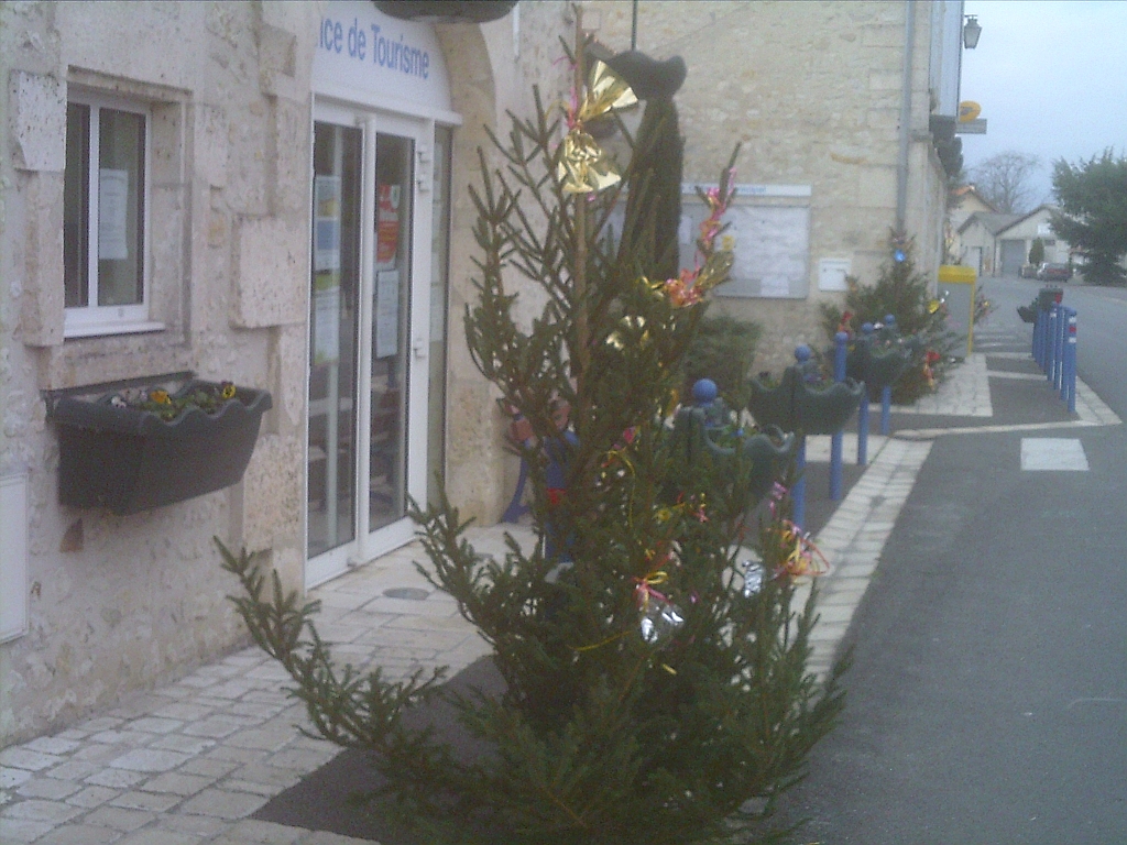 Brossac tourist office at Christmas