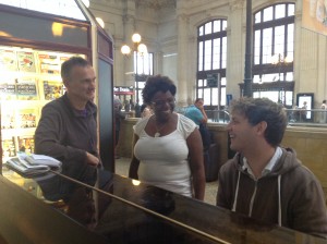 Volunteers in Bordeaux play piano