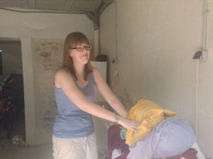 Volunteer Tina does household chores Tina does household chores whilsi holiday volunteering