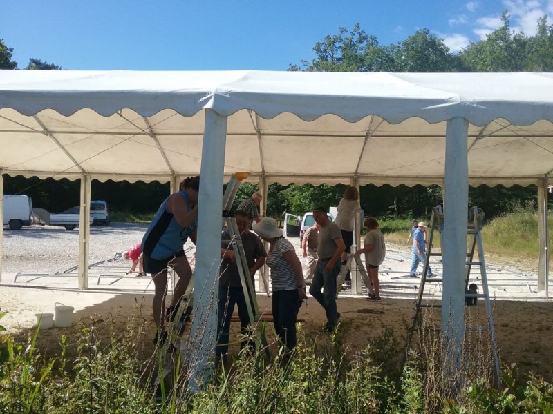 TrailDuBrossacais volunteers erecting marquees.