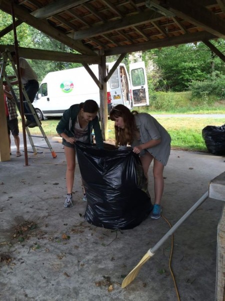 Kathryn and Emily doing the big clean.
