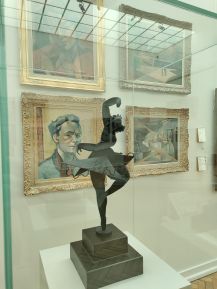 Five pieces of art, four paintings and one statue, in the Musée of Beauxs Arts in Bordeaux