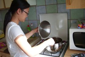 volunteer cooking Chinese cuisine