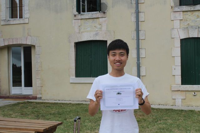 China volunteers in France