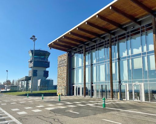 Terminal building limoges airport